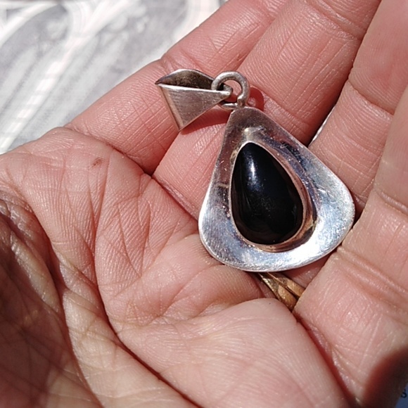 Sterling Silver Black Onyx vintage Mexican pendant - Picture 4 of 4